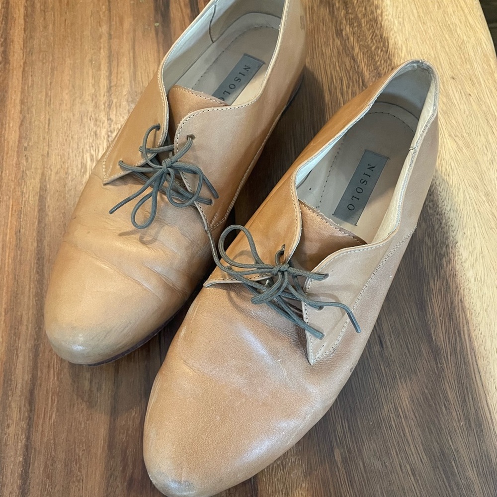 Tan Nisolo Leather lace up oxfords, leather sole